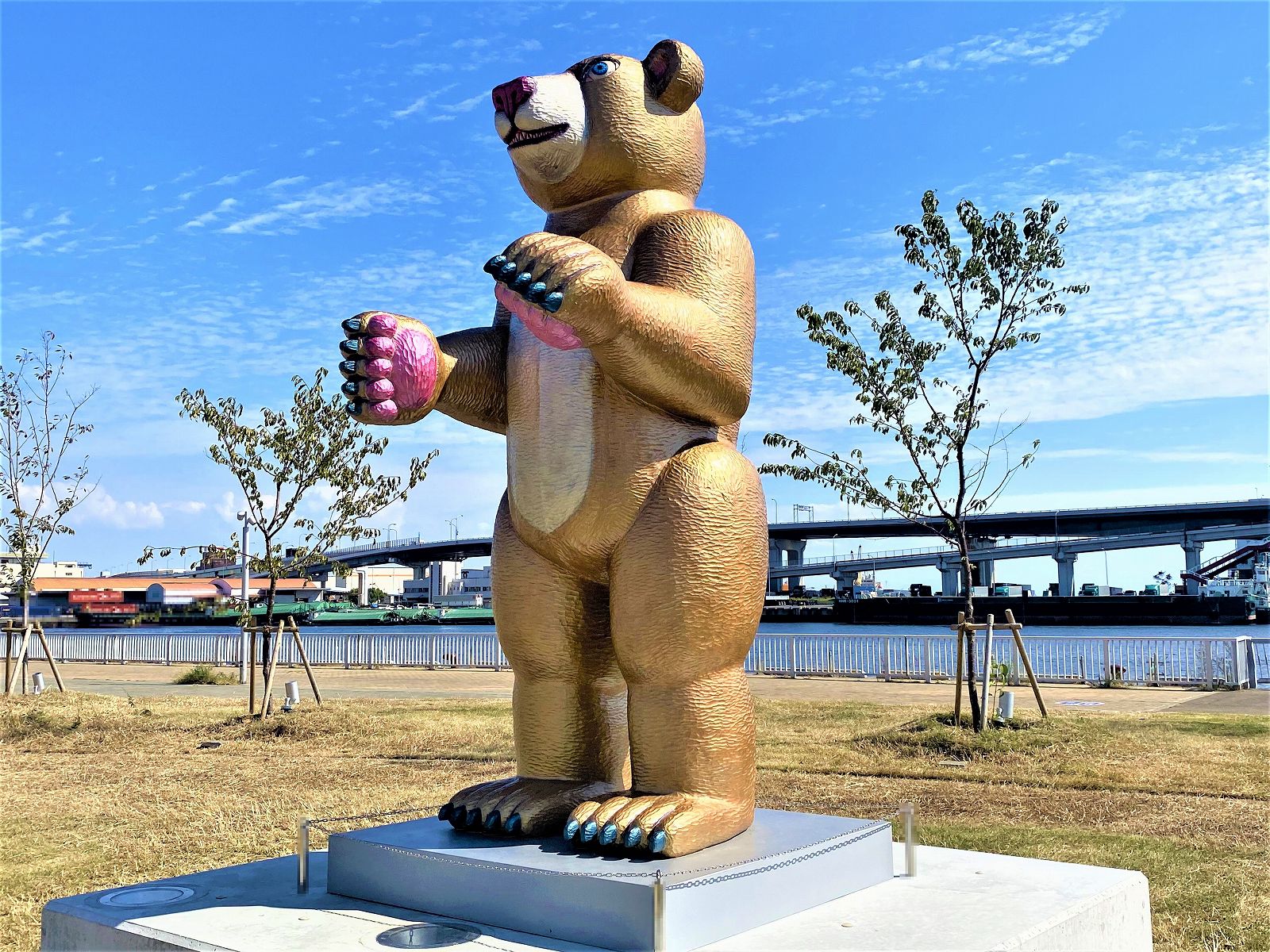 くまのみ様確認用です！ HAT神戸なぎさ公園に、2021年夏に設置されたクマとアートな彫刻作品の