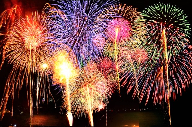 第44回芦屋サマーカーニバル」が芦屋市総合公園周辺で7月23日（土）開催！約6,000発の花火で夜空を彩る「花火ショー」も♪（※観覧席は有料） #花火  #芦屋サマーカーニバル | 東灘ジャーナル